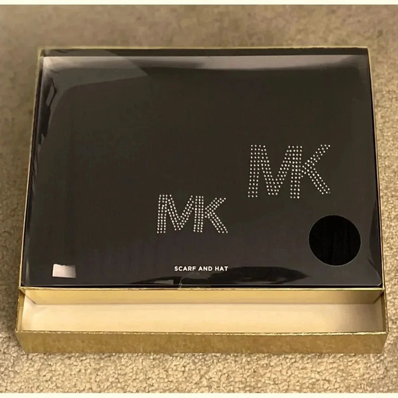 Michael Kors Women`s Classic Rib Scarf And Hat 2 Piece Set Black NWT - Picture 2 of 3